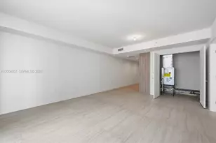 77 SE 5th St, Miami, FL 33131 - Photo 6