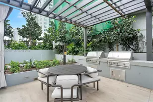 77 SE 5th St, Miami, FL 33131 - Photo 18