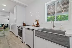 2632 NE 35th St, Fort Lauderdale, FL 33306 - Photo 10