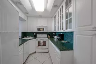 5601 Collins Ave, Miami Beach, FL 33140 - Photo 16