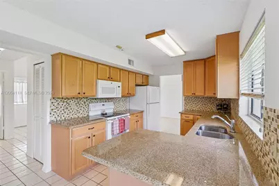 12769 Meadowbreeze Dr, Wellington, FL 33414 - Photo 10