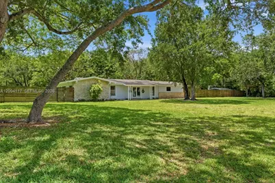 9870 SW 96th St, Miami, FL 33176 - Photo 4