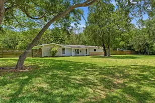 9870 SW 96th St, Miami, FL 33176 - Photo 4
