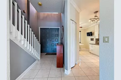 781 NE 195th St, Miami, FL 33179 - Photo 16
