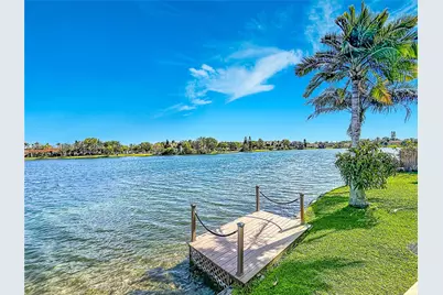 781 NE 195th St, Miami, FL 33179 - Photo 4