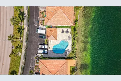 781 NE 195th St, Miami, FL 33179 - Photo 14