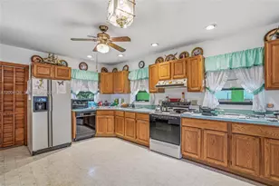 380 NE 15th St, Homestead, FL 33030 - Photo 10