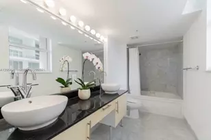 31 SE 5th St, Miami, FL 33131 - Photo 6