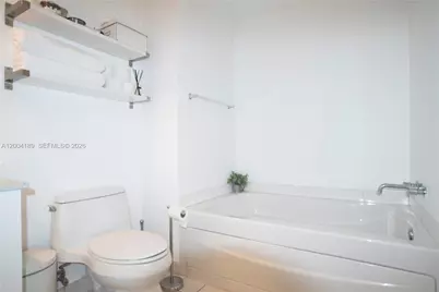 55 SE 6th St #2804, Miami, FL 33131 - Photo 10