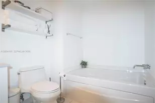 55 SE 6th St, Miami, FL 33131 - Photo 10