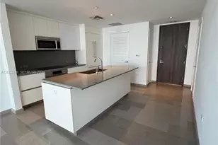 68 SE 6th St, Miami, FL 33131 - Photo 2
