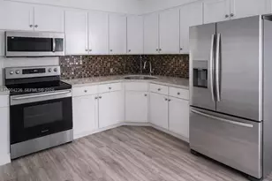 1175 NE Miami Gardens Dr, Miami, FL 33179 - Photo 4