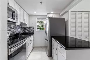 140 NW 14th Ave, Miami, FL 33125 - Photo 4