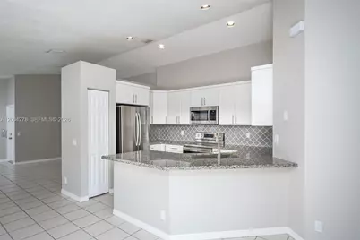 1524 Canary Island Dr, Weston, FL 33327 - Photo 4