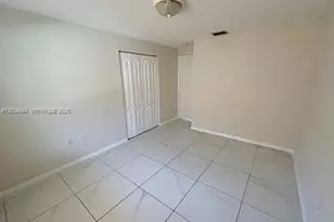 8412 NW 103rd St, Hialeah Gardens, FL 33016 - Photo 14
