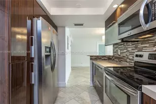 6039 Collins Ave, Miami Beach, FL 33140 - Photo 8