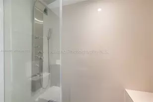 6039 Collins Ave, Miami Beach, FL 33140 - Photo 28