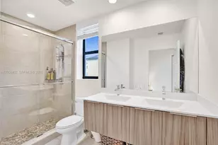 10437 NW 82nd St, Doral, FL 33178 - Photo 12
