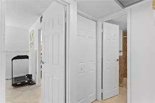 100 Bayview Dr, Sunny Isles Beach, FL 33160 - Photo 16
