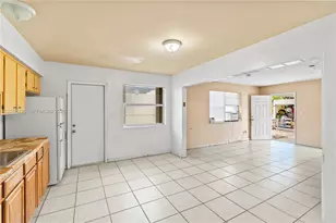 723 NW 15th Terrace, Fort Lauderdale, FL 33311 - Photo 4