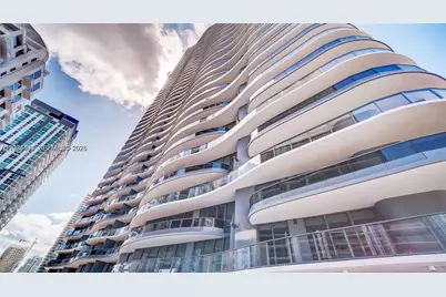1000 Brickell Plz #4207, Miami, FL 33131 - Photo 40