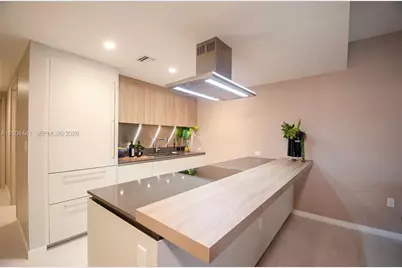 1000 Brickell Plz #4207, Miami, FL 33131 - Photo 4