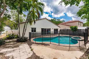 1414 E Harmony Lake Cir, Davie, FL 33324 - Photo 32