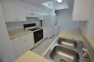 5085 NW 7th St, Miami, FL 33126 - Photo 4