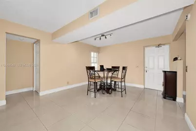 10441 Mahogany Key Cir #101, Miami, FL 33196 - Photo 10