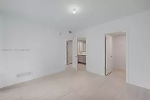 77 SE 5th St, Miami, FL 33131 - Photo 10
