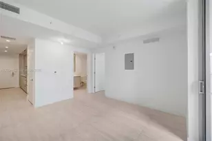 77 SE 5th St, Miami, FL 33131 - Photo 4