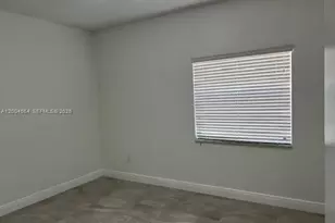 18326 NW 68th Ave, Hialeah, FL 33015 - Photo 10