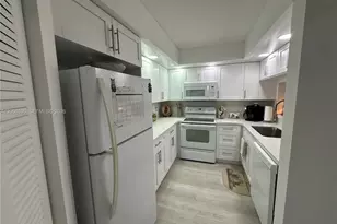 12650 SW 6th St, Pembroke Pines, FL 33027 - Photo 2
