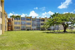 1551 NE Miami Gardens Dr, Miami, FL 33179 - Photo 2