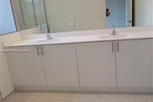 1010 SE 26th Ter, Homestead, FL 33035 - Photo 12