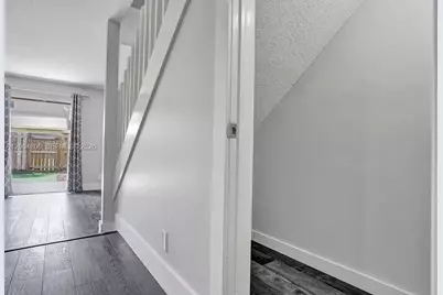 5084 S University Dr, Davie, FL 33328 - Photo 8