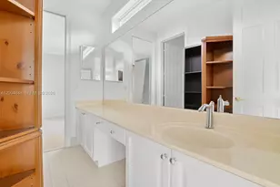 10161 N Lake Vista Cir, Davie, FL 33328 - Photo 22