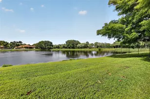 10161 N Lake Vista Cir, Davie, FL 33328 - Photo 36