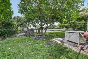 10161 N Lake Vista Cir, Davie, FL 33328 - Photo 32