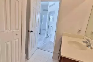 10012 NW 7th St, Miami, FL 33172 - Photo 36