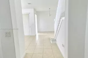 10012 NW 7th St, Miami, FL 33172 - Photo 10