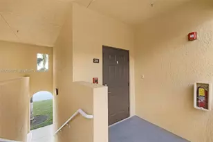 10012 NW 7th St, Miami, FL 33172 - Photo 6