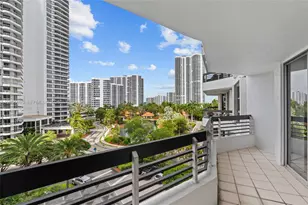 19195 NE Mystic Pointe Dr, Aventura, FL 33180 - Photo 12