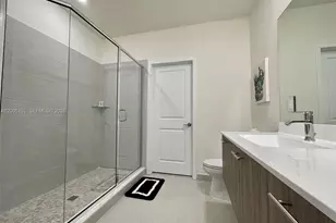 10300 NW 66th Av, Doral, FL 33178 - Photo 12