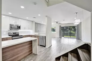 2062 E Discovery Cir E, Deerfield Beach, FL 33442 - Photo 4