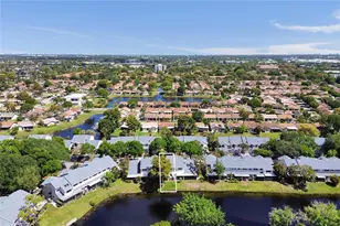 2062 E Discovery Cir E, Deerfield Beach, FL 33442 - Photo 2