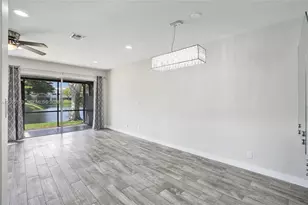2062 E Discovery Cir E, Deerfield Beach, FL 33442 - Photo 10