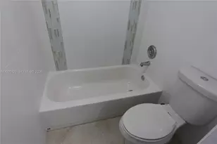 2890 N Oakland Forest Dr, Oakland Park, FL 33309 - Photo 22