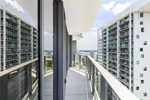77 SE 5th St, Miami, FL 33131 - Photo 10