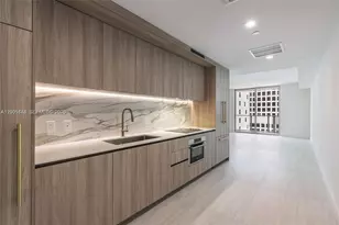 77 SE 5th St, Miami, FL 33131 - Photo 6